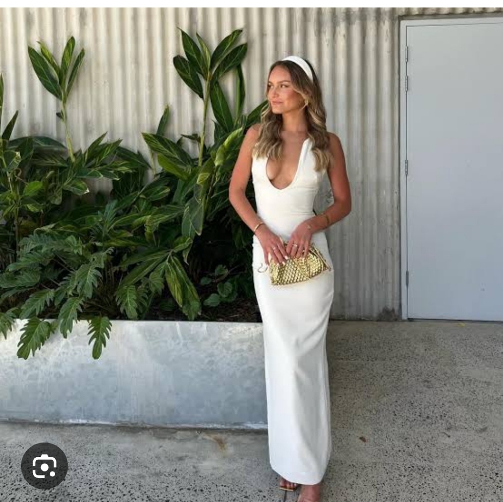 Eleanora ivory plunge maxi dress - Picture 3 of 4